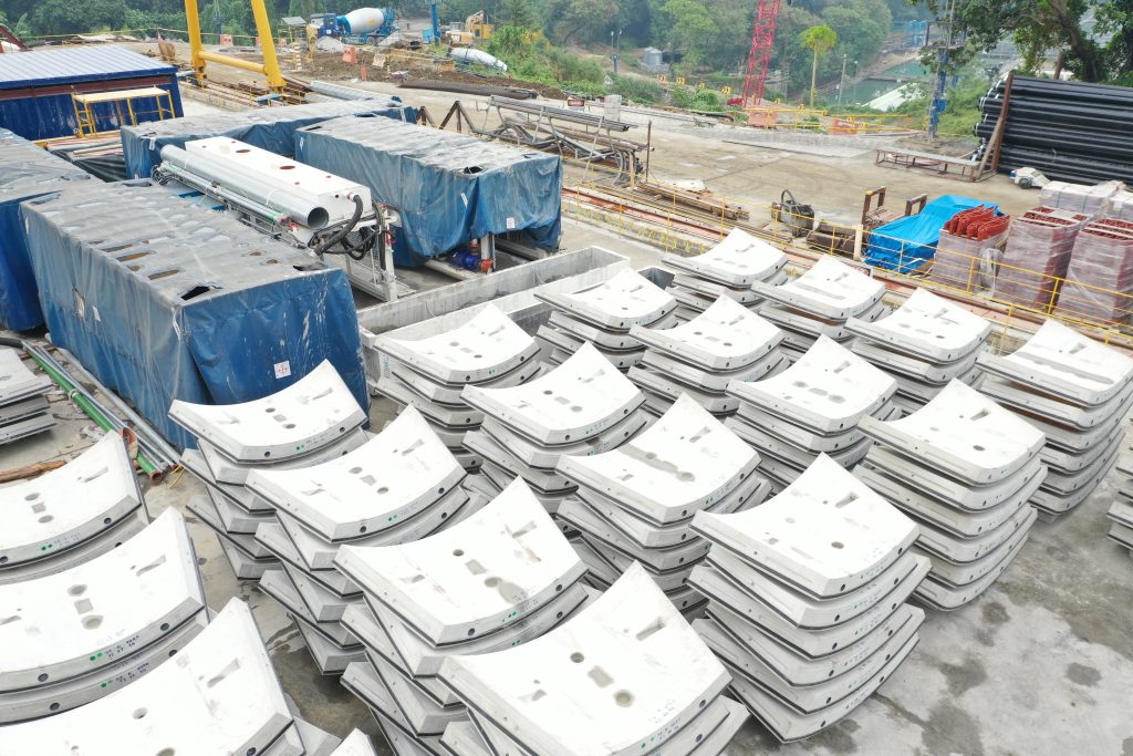 Each tunnel ring comprises six concrete segments