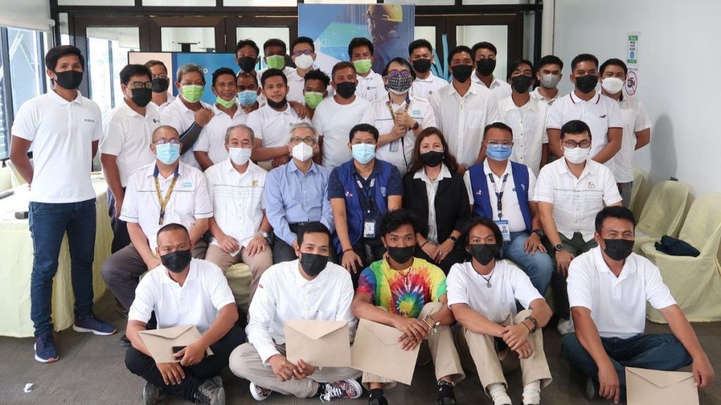 With much relaxed pandemic protocols in place, PCAF was finally able to conduct an onsite graduation for the fifth batch of CSTP learners in Cebu last 29 April 2022. After 16 weeks of face-to-face sessions, 25 learners completed their training to become foremen and leadmen.