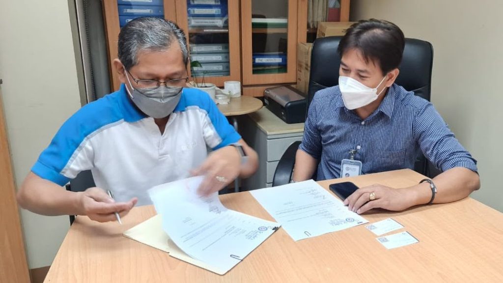 Head of IPD Rey G. Villar signed the Notice to Proceed issued on March 29, 2022 with SLMC VP & Head of Facilities Management & Engineering Group Engr. Noel Pabilona