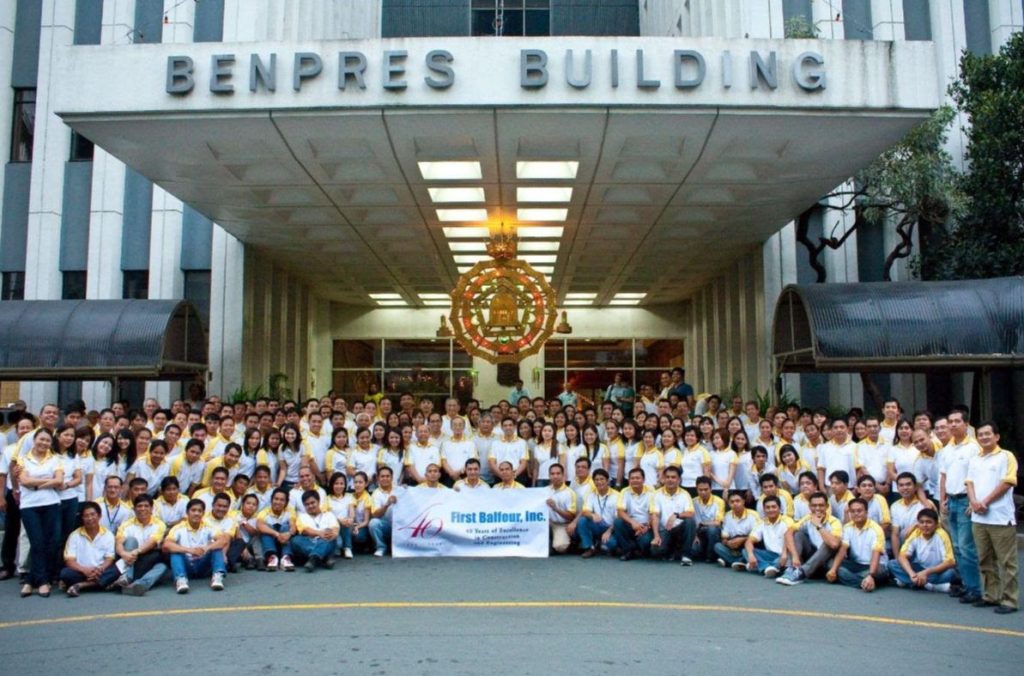  First Balfour’s CBEs were only over 200 in 2010. As of May 15, the company already has 843 CBEs. In the photo was the group photo taken in its former office in the then Benpres Building in Pasig City. 
